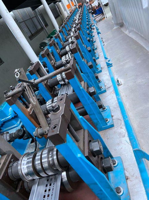新型腳手板冷彎機(jī) 山東鋼跳板成型機(jī)的全自動化革新與電氣機(jī)械發(fā)展